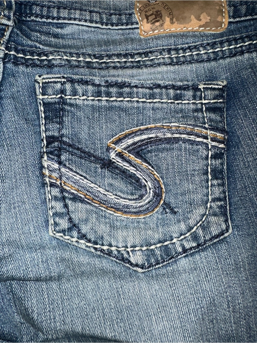 Silver Jeans Women's Faded Blue Denim Bermuda Shorts with Frayed Hem - Picture 7 of 11